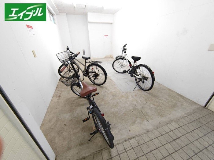 物件外観写真3　(駐輪場)