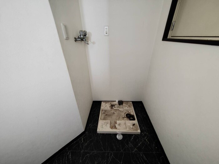 物件内観写真14　(洗濯機置場)