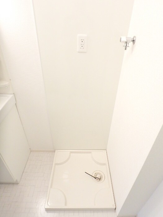 物件内観写真18　(洗濯機置場)