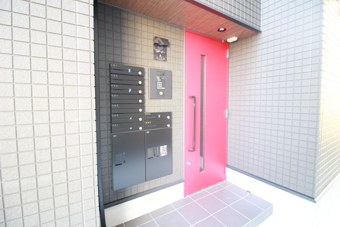 物件外観写真6　(エントランス部分)