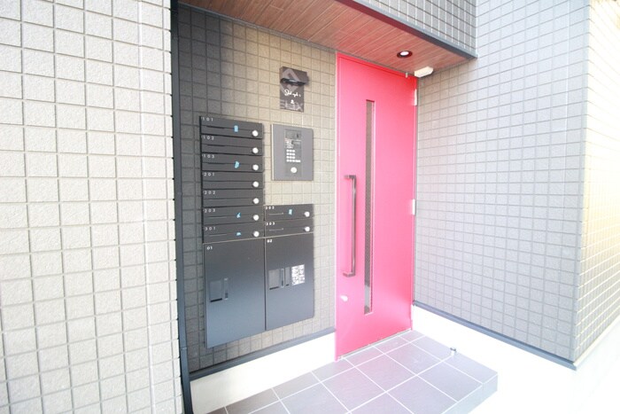 物件外観写真6　(エントランス部分)