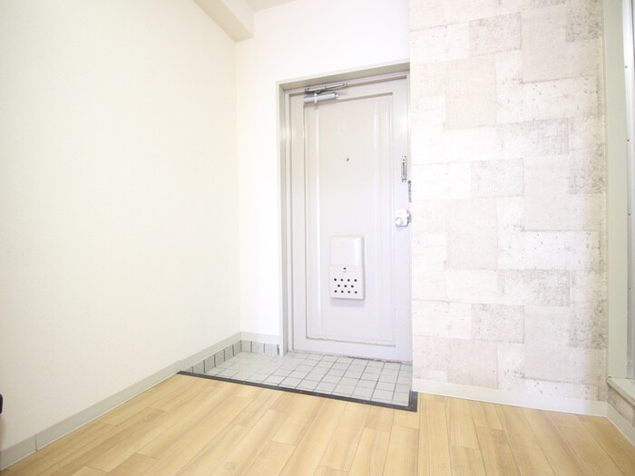 物件内観写真18　(玄関)