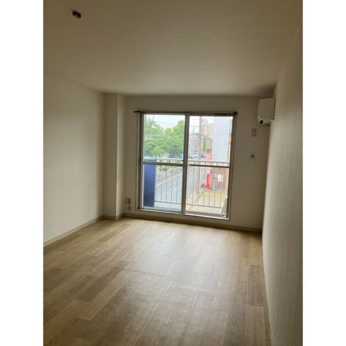 物件内観写真2　(居室)