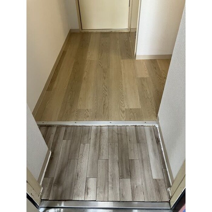 物件内観写真8　(玄関)