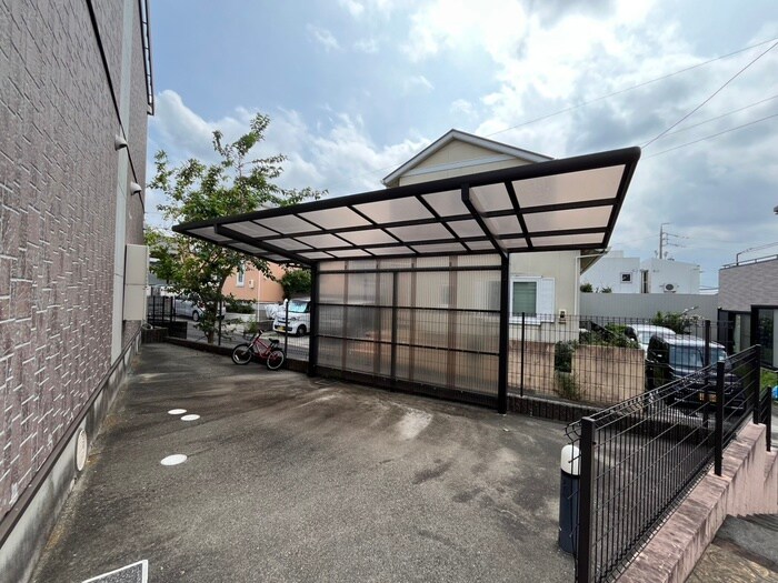 物件外観写真3　(駐輪場)