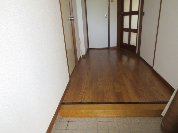 物件内観写真3　(玄関)