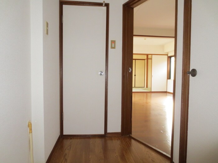 物件内観写真11　(廊下)
