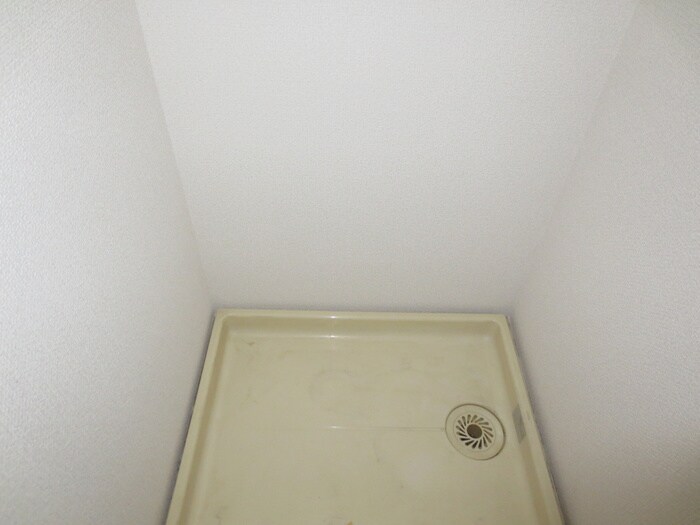 物件内観写真16　(洗濯機置場)