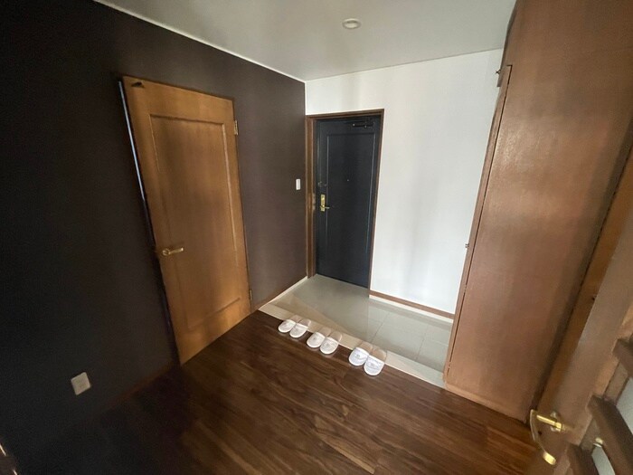 物件内観写真5　(玄関)