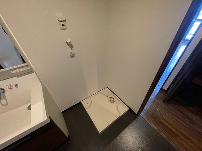 物件内観写真12　(洗濯機置場)