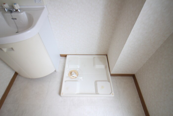 物件内観写真10　(洗濯機置場)