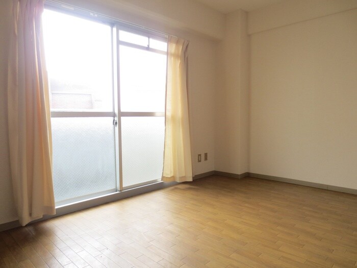 物件内観写真4　(居室)