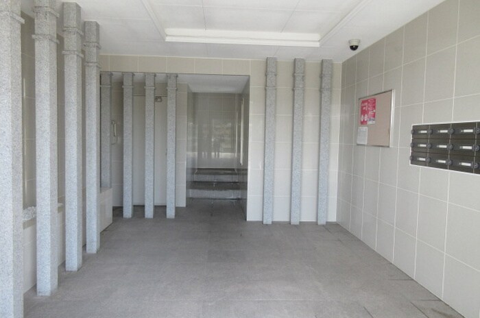 物件外観写真5　(エントランス部分)