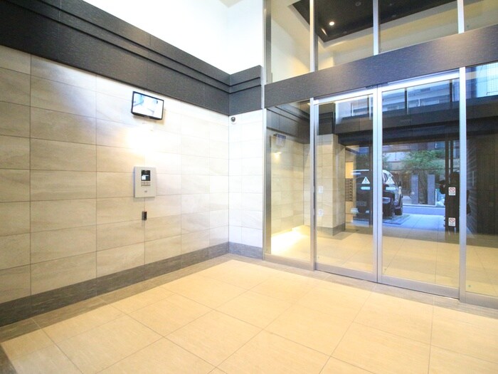 物件外観写真3　(エントランス部分)