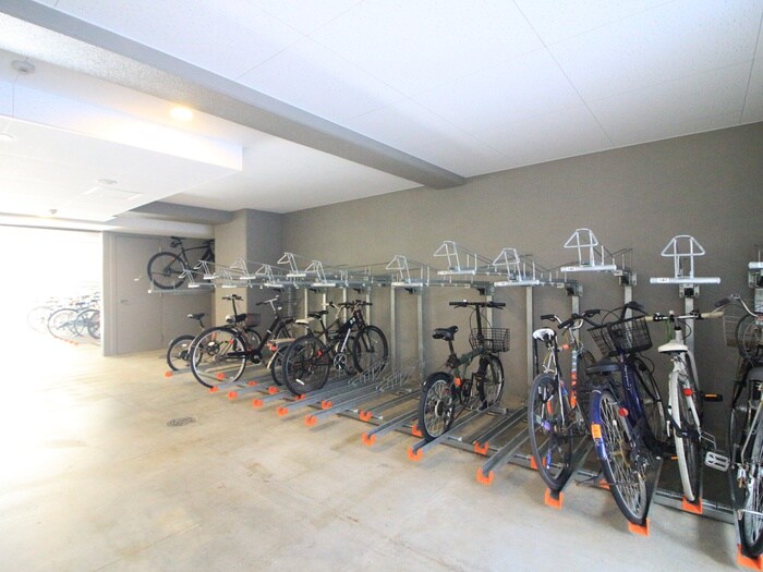 物件外観写真5　(駐輪場)