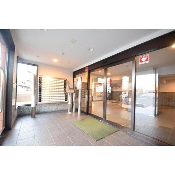 物件外観写真3　(エントランス部分)