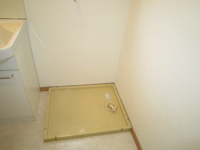 物件内観写真12　(洗濯機置場)