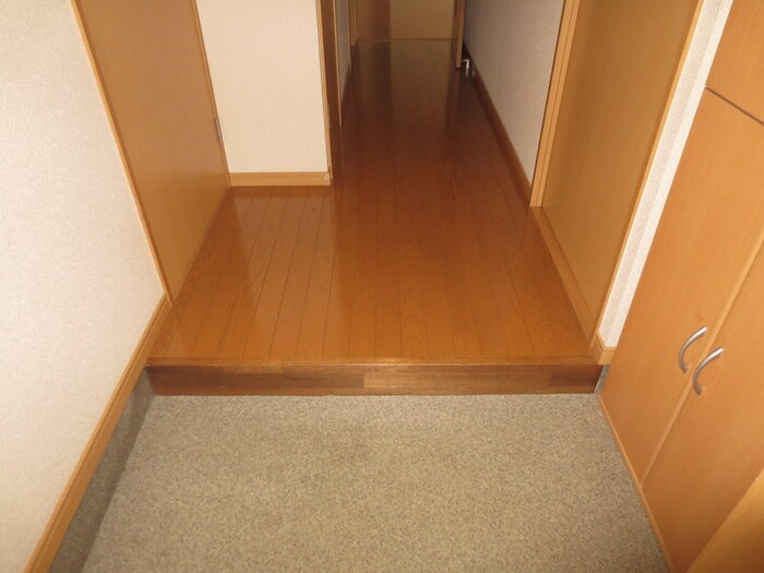 物件内観写真7　(玄関)