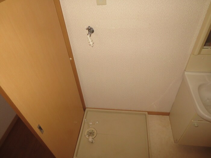 物件内観写真9　(洗濯機置場)