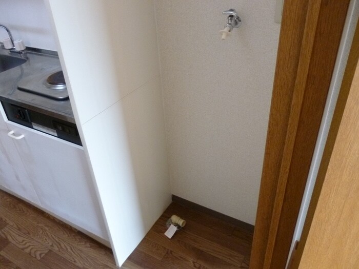 物件内観写真10　(洗濯機置場)