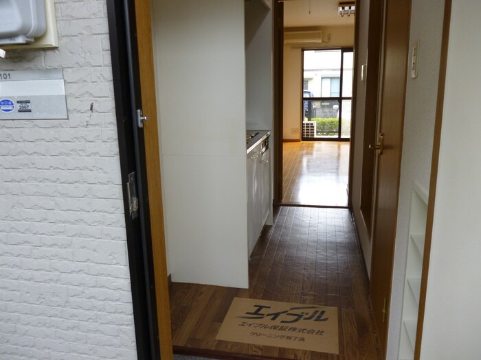 物件内観写真13　(玄関)