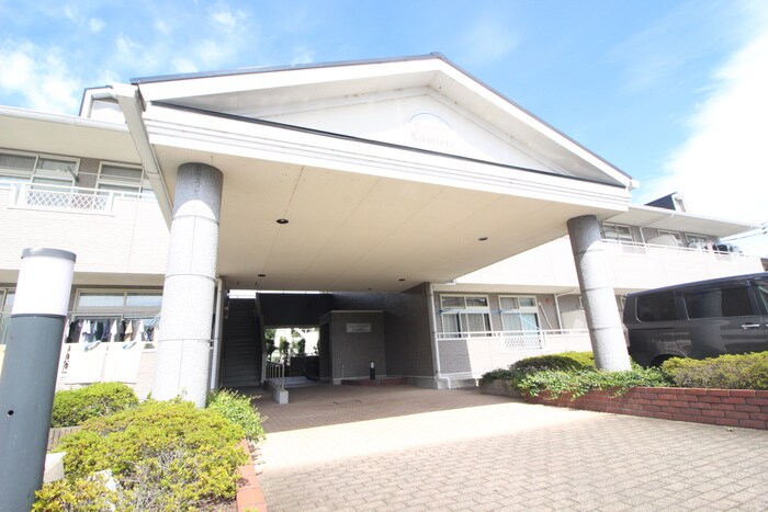 物件外観写真6　(エントランス部分)