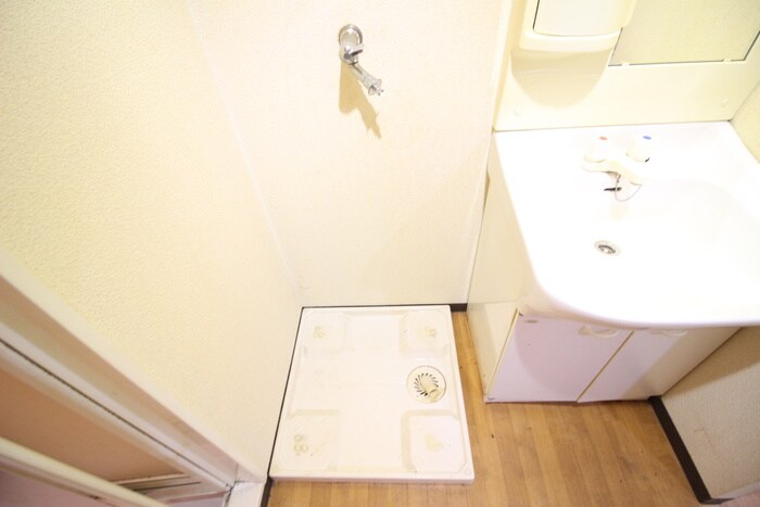 物件内観写真13　(洗濯機置場)