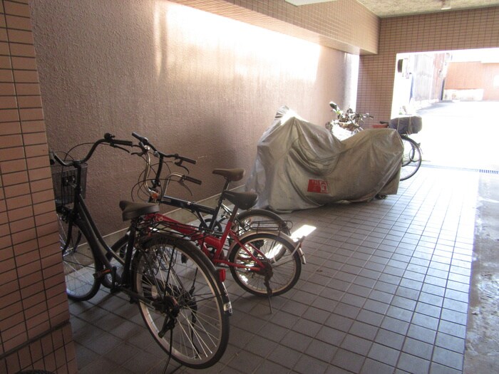 物件外観写真3　(駐輪場)