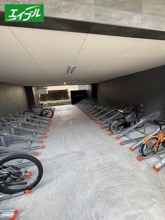 物件外観写真3　(駐輪場)