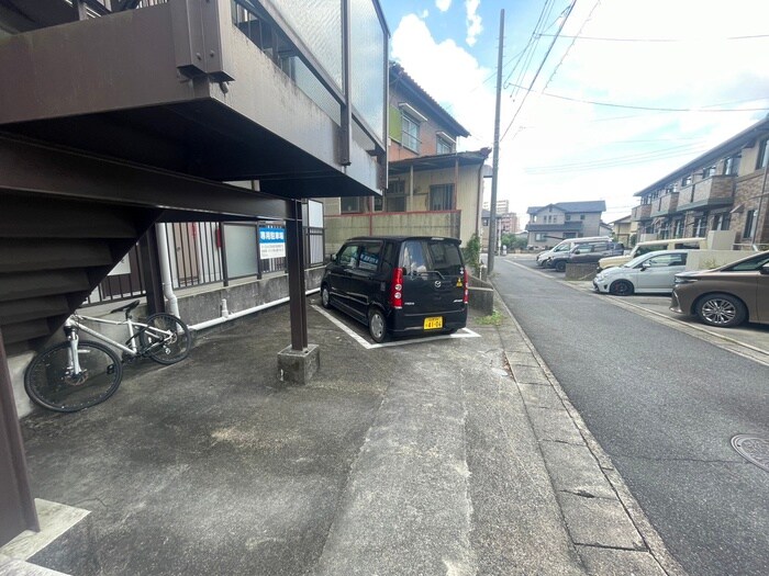 物件外観写真4　(駐車場)