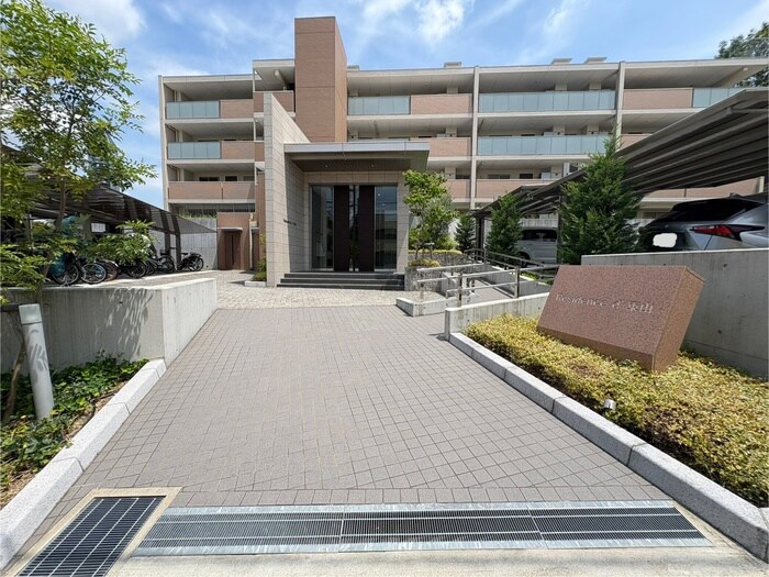 物件外観写真5　(エントランス部分)