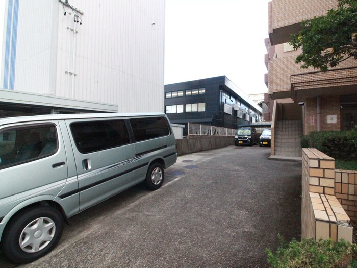 物件外観写真5　(駐車場)