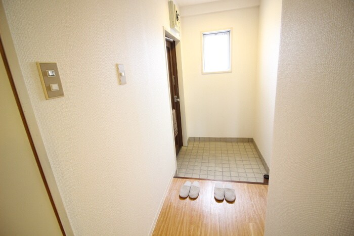 物件内観写真15　(玄関)