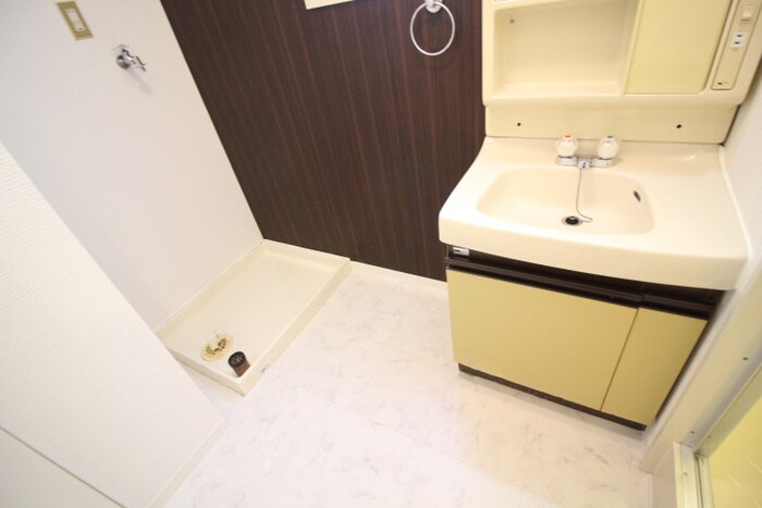 物件内観写真16　(洗濯機置場)