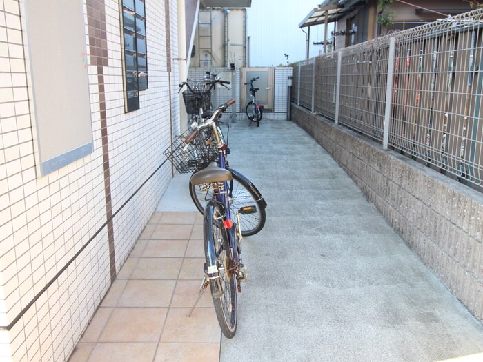 物件外観写真3　(駐車場)