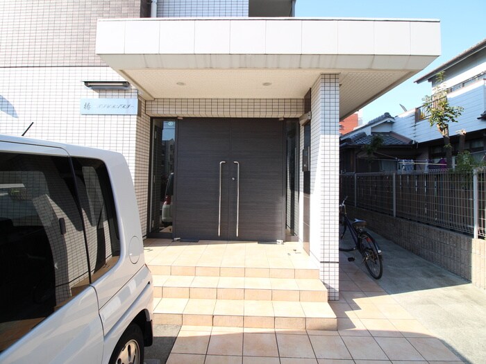 物件外観写真6　(エントランス部分)
