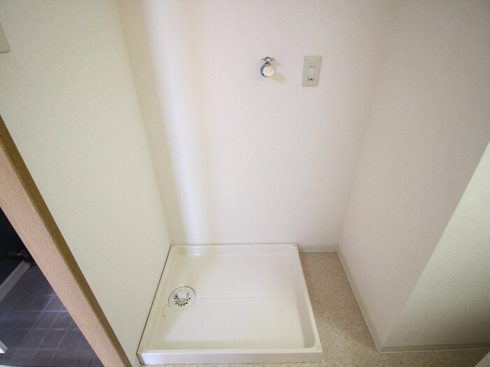 物件内観写真14　(洗濯機置場)