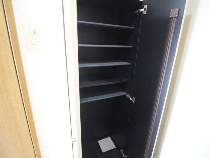 びいⅣ植田の靴箱