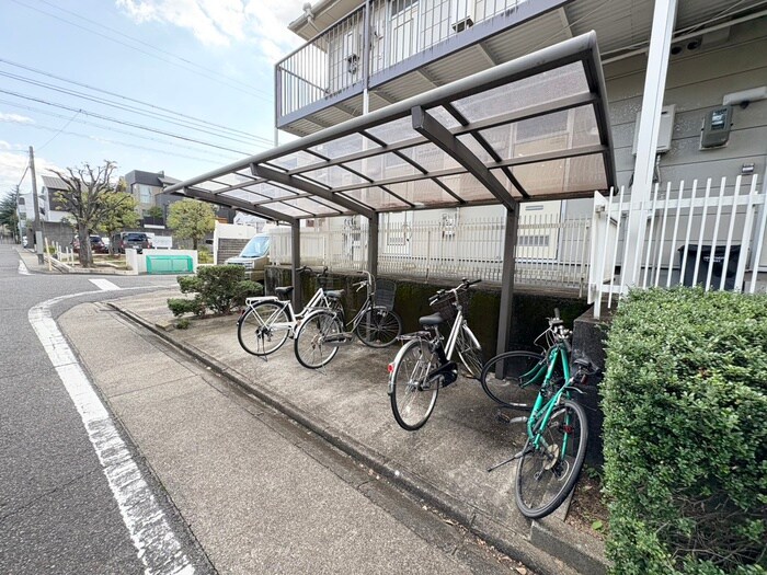物件外観写真4　(駐輪場)
