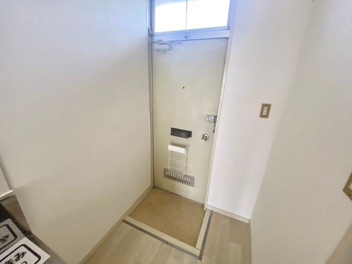 物件内観写真14　(玄関)