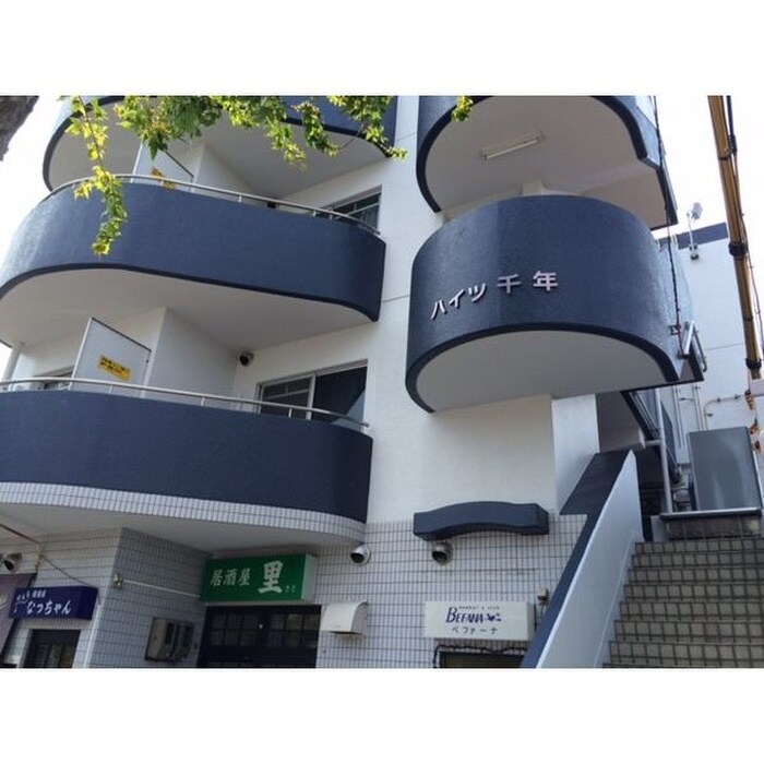 物件外観写真5　(エントランス部分)