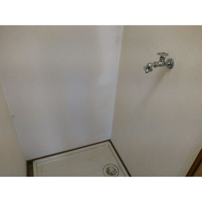 物件内観写真12　(洗濯機置場)