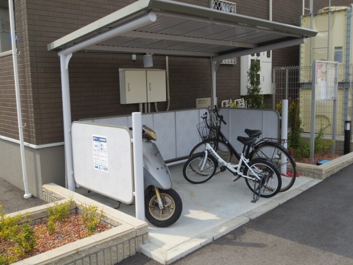 物件外観写真3　(駐輪場)