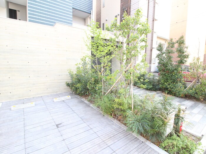 物件外観写真4　(駐車場)