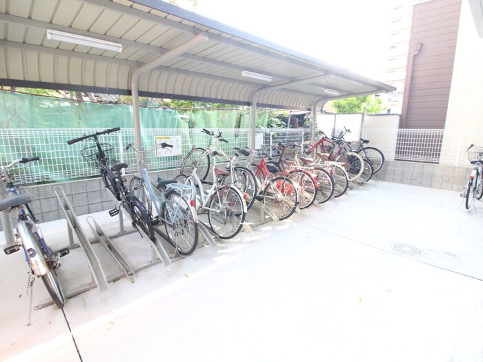物件外観写真6　(駐輪場)