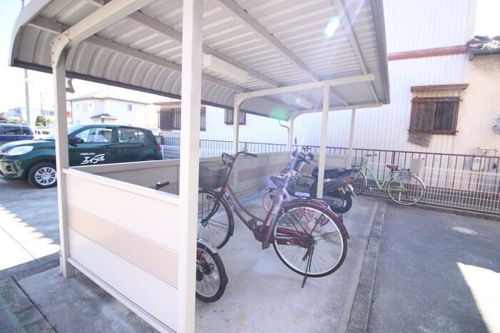 物件外観写真4　(駐輪場)