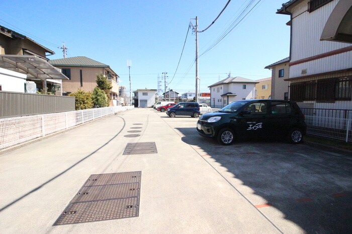 物件外観写真5　(駐車場)