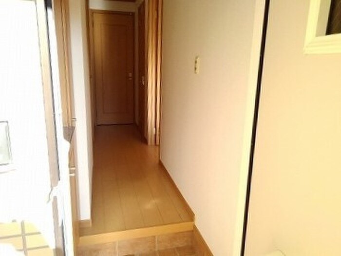 物件内観写真16　(玄関)