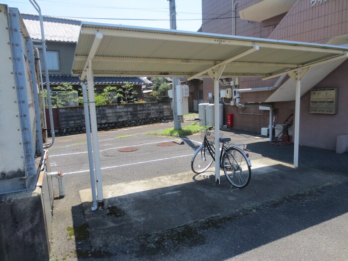 物件外観写真3　(駐輪場)