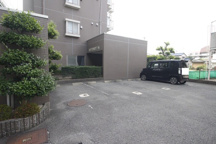 物件外観写真4　(駐車場)